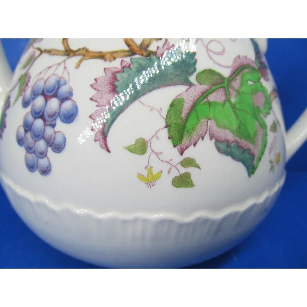 Wedgwood Of Etruria And Barlaston Jefferson Vine TK Porcelain China Teapot